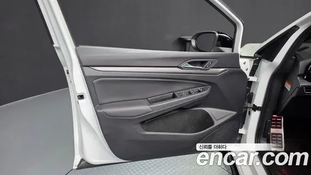 Volkswagen Golf 2023 — Şəkil 28/38