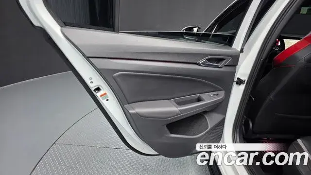 Volkswagen Golf 2023 — Şəkil 19/38