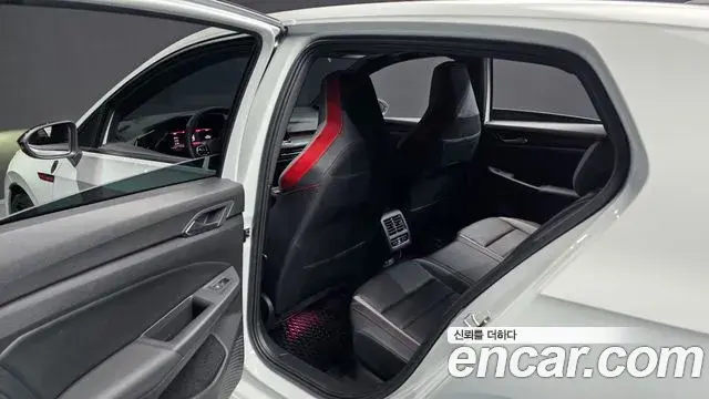 Volkswagen Golf 2023 — Şəkil 24/38