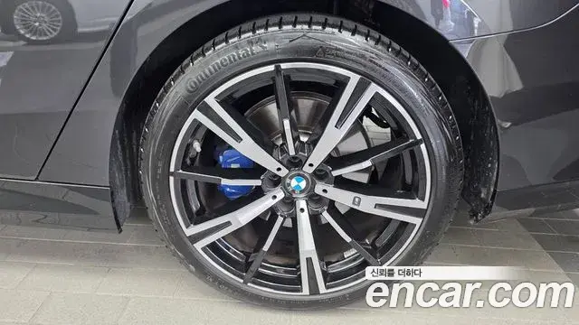 BMW 5 Series 2025 — ფოტო 27/32