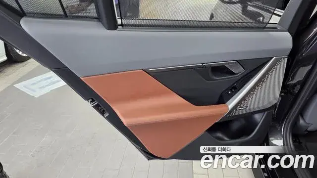 BMW 5 Series 2025 — ფოტო 28/32