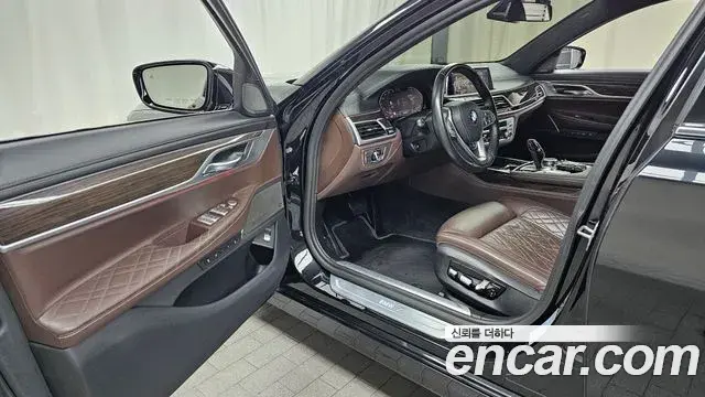 BMW 7 Series 2019 — Фото 10/20