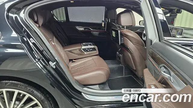 BMW 7 Series 2019 — Фото 11/20