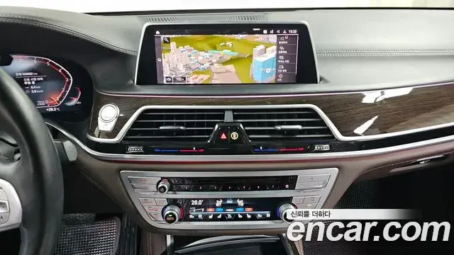 BMW 7 Series 2019 — Фото 12/20