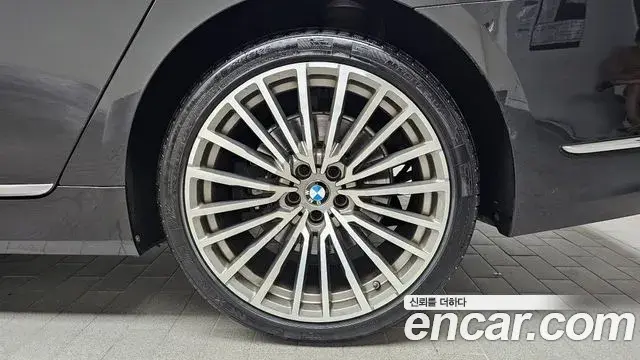 BMW 7 Series 2019 — Şəkil 28/32