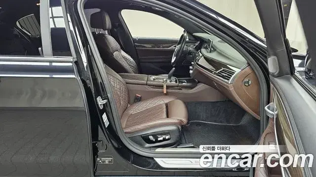 BMW 7 Series 2019 — Şəkil 31/32