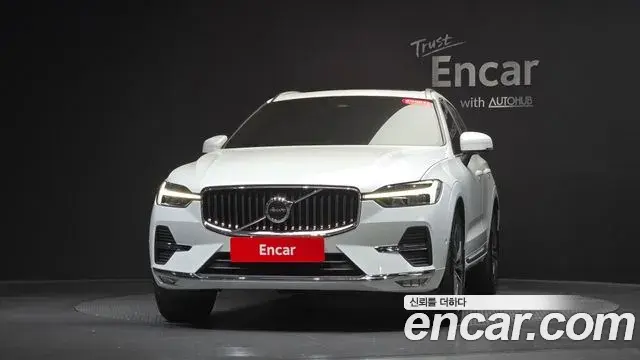 Volvo XC60 2021 — ფოტო 32/35