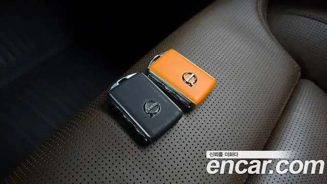 Volvo XC60 2021 — ფოტო 9/35