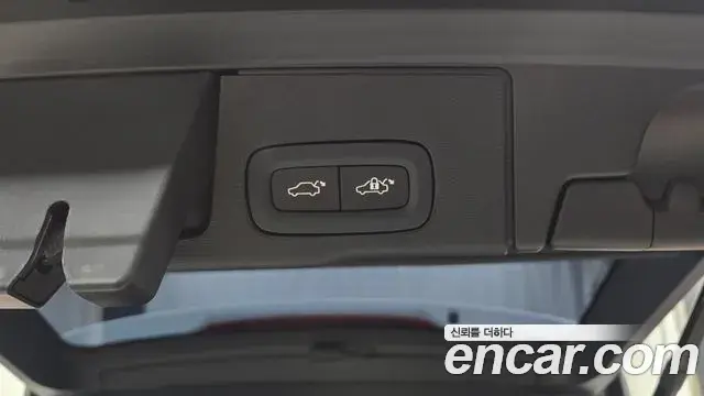 Volvo XC60 2021 — ფოტო 25/35