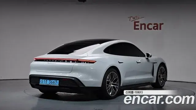 Porsche Taycan 2021 — ფოტო 32/34