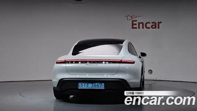 Porsche Taycan 2021 — ფოტო 9/34