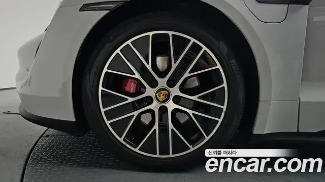 Porsche Taycan 2021 — ფოტო 33/34