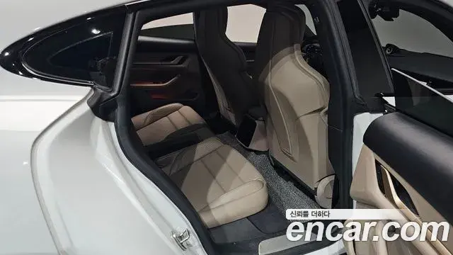 Porsche Taycan 2021 — ფოტო 8/34