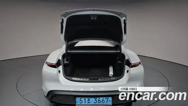 Porsche Taycan 2021 — ფოტო 26/34
