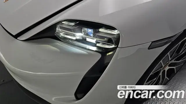 Porsche Taycan 2021 — ფოტო 1/34