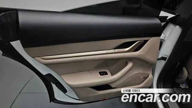 Porsche Taycan 2021 — ფოტო 11/34