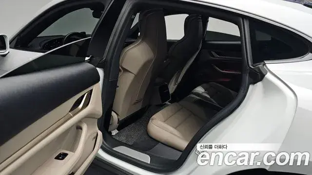 Porsche Taycan 2021 — ფოტო 19/34