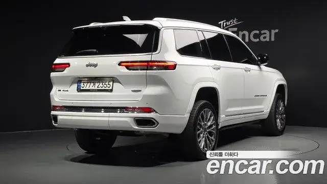 Jeep Grand Cherokee 2023 — ფოტო 42/44