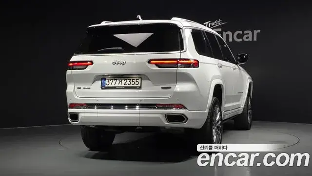 Jeep Grand Cherokee 2023 — ფოტო 21/44