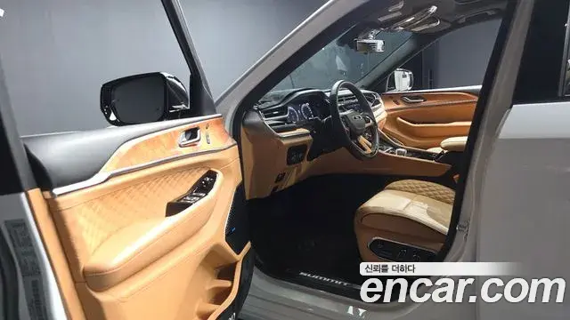Jeep Grand Cherokee 2023 — ფოტო 43/44