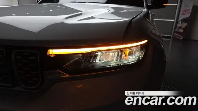 Jeep Grand Cherokee 2023 — ფოტო 35/44