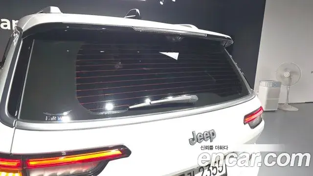 Jeep Grand Cherokee 2023 — ფოტო 4/44
