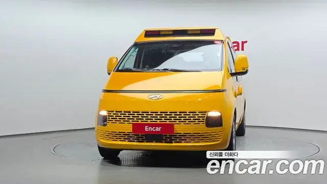 Hyundai Staria 2023 — Фото 3/20