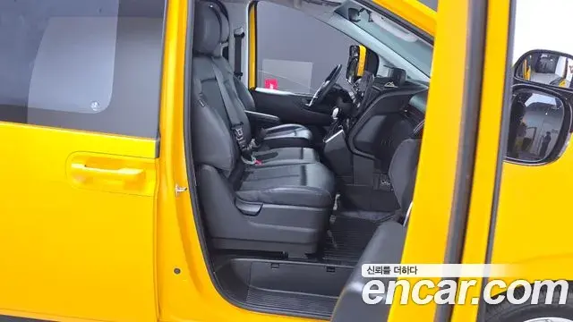 Hyundai Staria 2023 — Фото 11/20