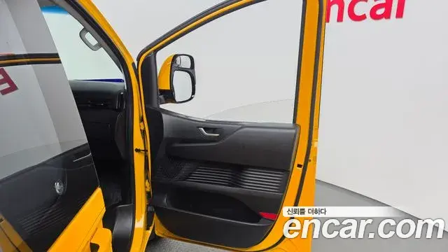 Hyundai Staria 2023 — Şəkil 28/34