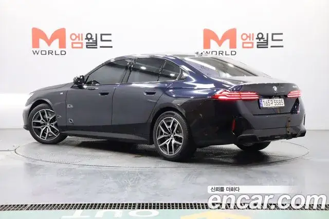 BMW 5 Series 2023 — Photo 19/20