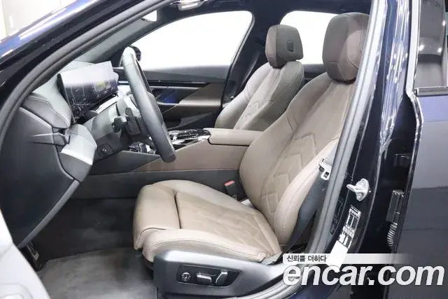 BMW 5 Series 2023 — Photo 8/20
