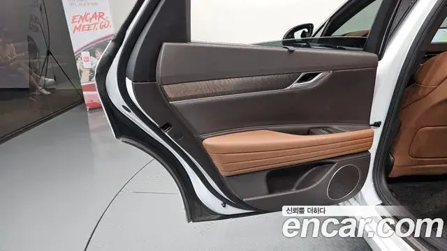 Genesis G80 2023 — Photo 2/33