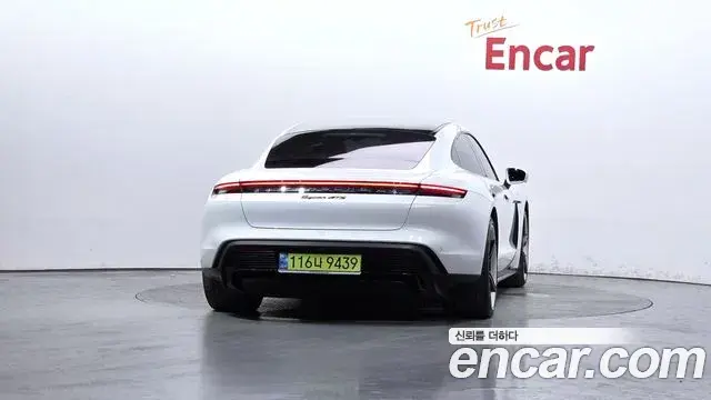 Porsche Taycan 2024 — Şəkil 27/35