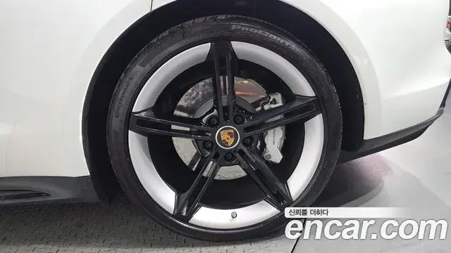 Porsche Taycan 2024 — Şəkil 24/35