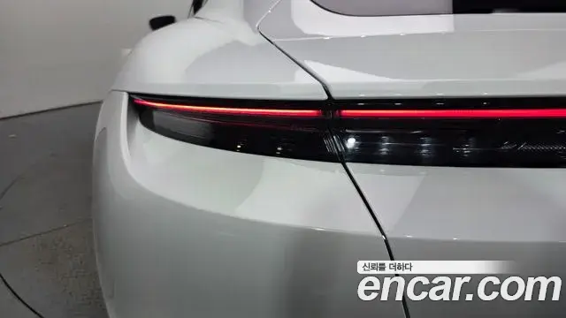 Porsche Taycan 2024 — Şəkil 17/35