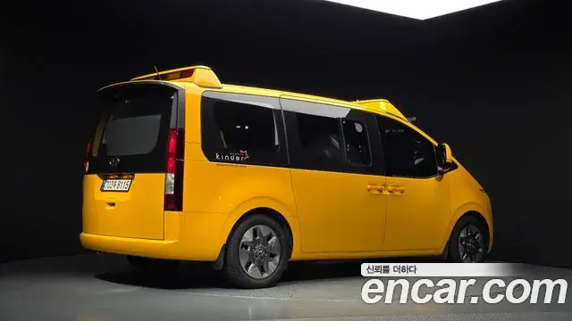 Hyundai Staria 2023 — Фото 2/20