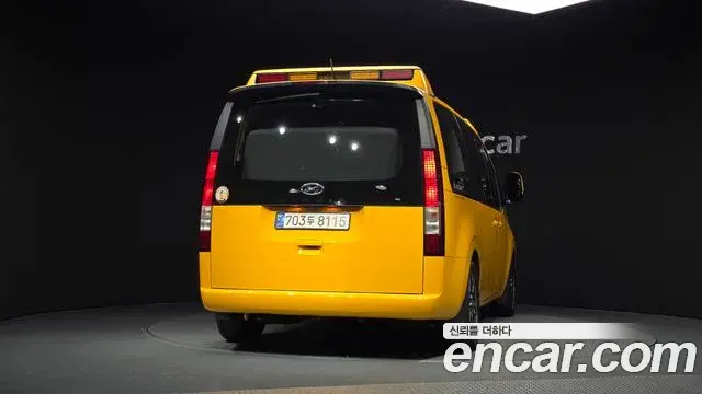 Hyundai Staria 2023 — Фото 4/20