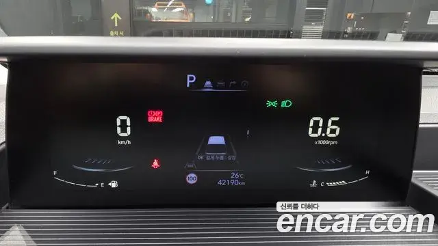 Hyundai Staria 2023 — Фото 8/20