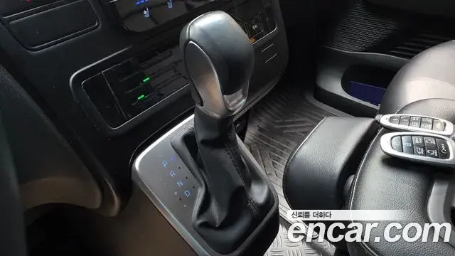 Hyundai Staria 2023 — Фото 9/20