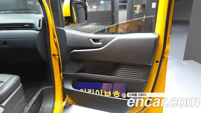 Hyundai Staria 2023 — Photo 19/34