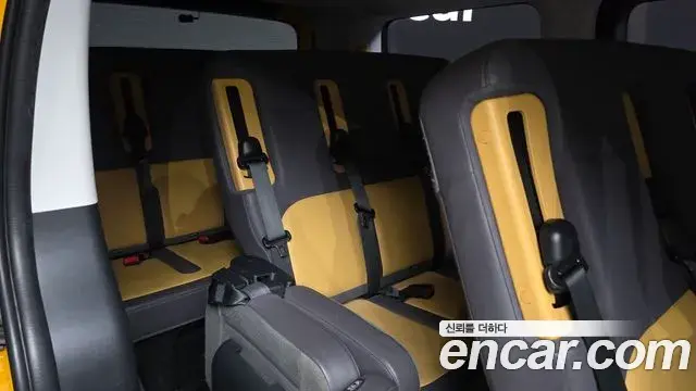 Hyundai Staria 2023 — Photo 28/34