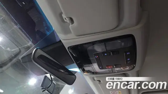 Hyundai Staria 2023 — Photo 25/34