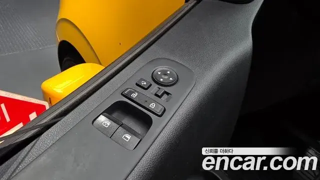 Hyundai Staria 2023 — Photo 18/34