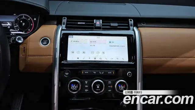 Land Rover Discovery 5 2019 — Photo 30/40