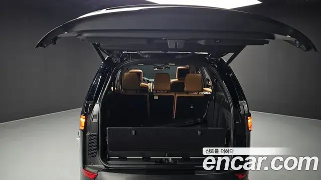 Land Rover Discovery 5 2019 — Photo 16/40