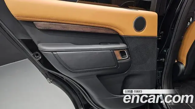 Land Rover Discovery 5 2019 — Photo 2/40