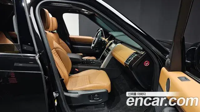 Land Rover Discovery 5 2019 — Photo 9/40