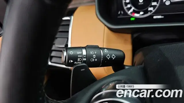 Land Rover Discovery 5 2019 — Photo 32/40