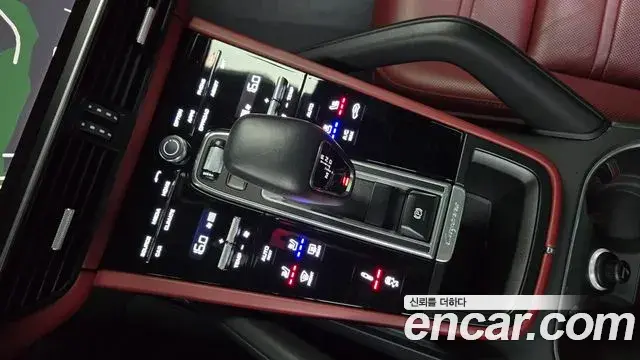 Porsche Cayenne 2022 — Şəkil 28/34