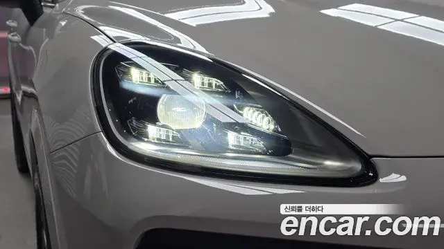 Porsche Cayenne 2022 — Şəkil 27/34